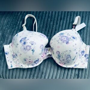 Victoria's Secret White and Blue Bra